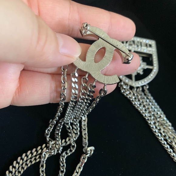 CHANEL Baguette Crystal Shield Multi Strand Brooch - Picture 7 of 8